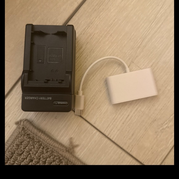 Sony Black camera with charger and cable
No memory card - Picture 1 of 8